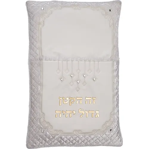 כרית מהודרת לברית דמוי עור עם אותיות בולטות 74X50 ס"מ